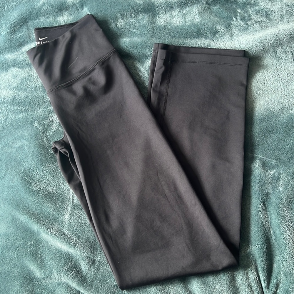 Nike dri fit straight leg yoga pant leggings